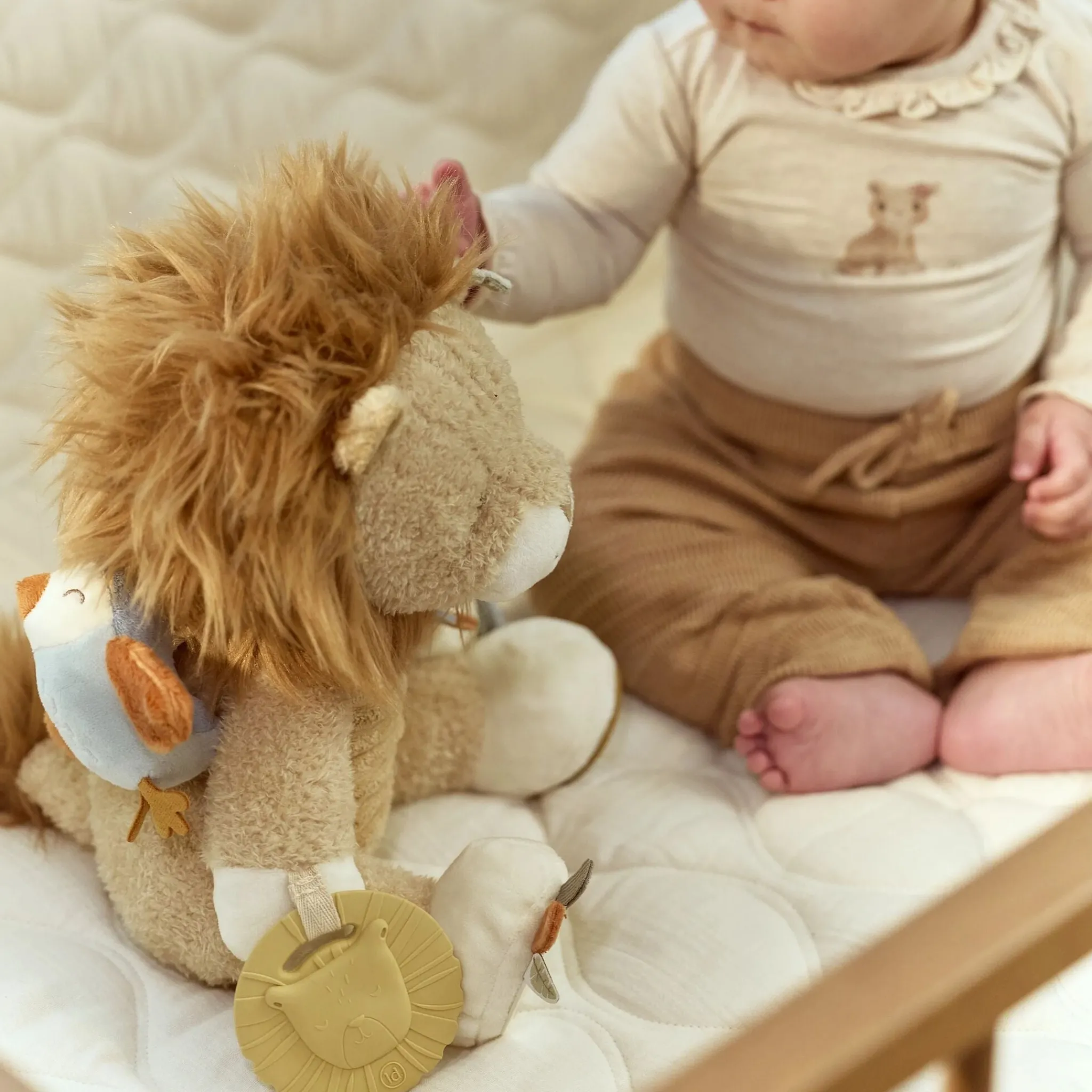 Little Dutch Activity cuddly toy Lion - Yellow Best