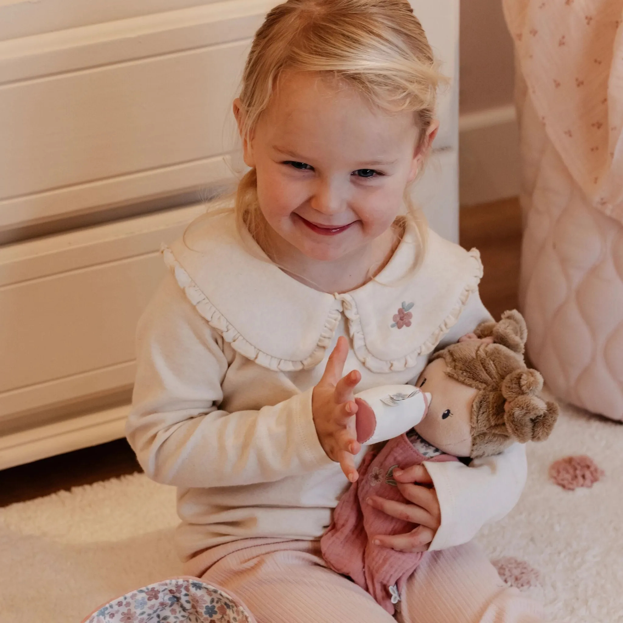 Little Dutch Baby doll in basket Rosa GRS Discount