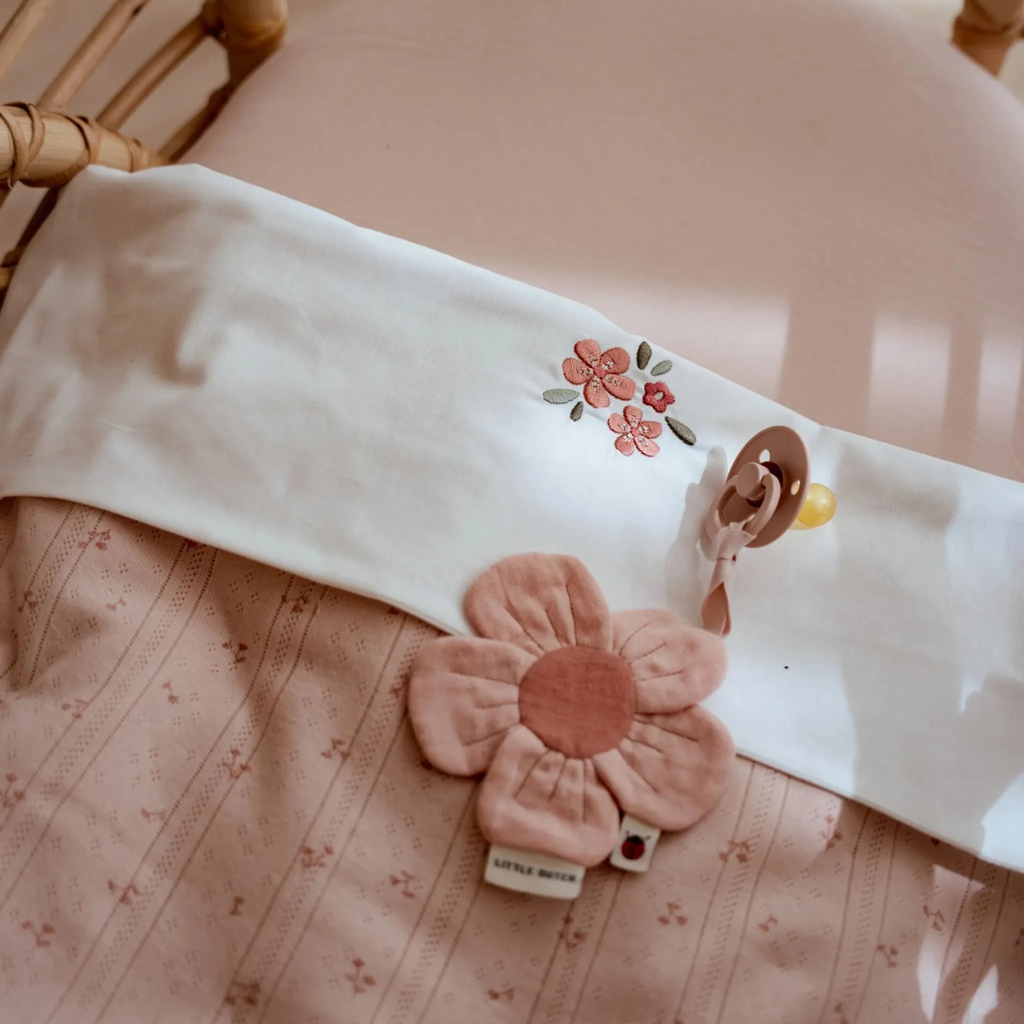 Little Dutch Crib blanket - Pink - Essentials Discount