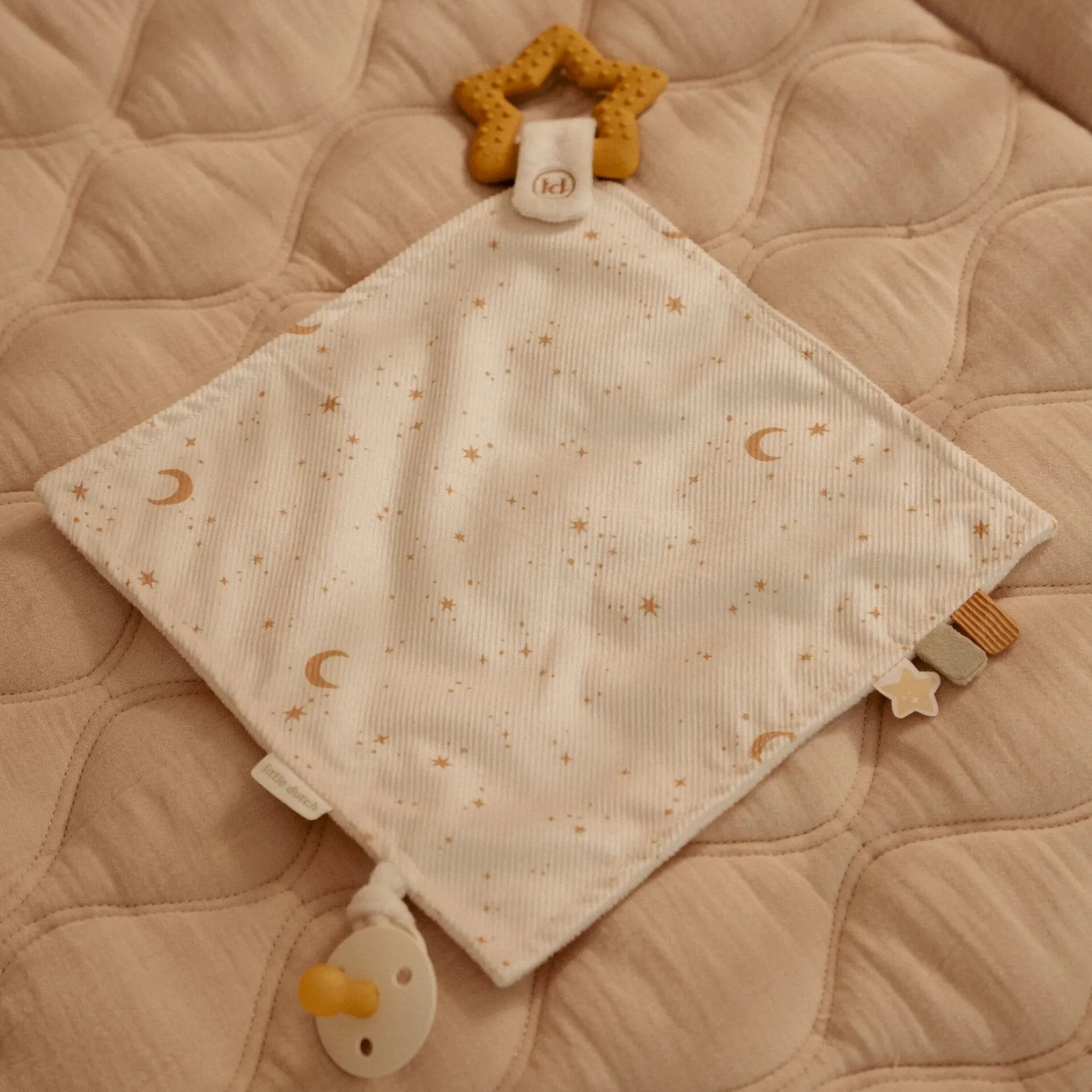 Little Dutch Cuddle cloth with teething ring - Newborn Naturals Outlet