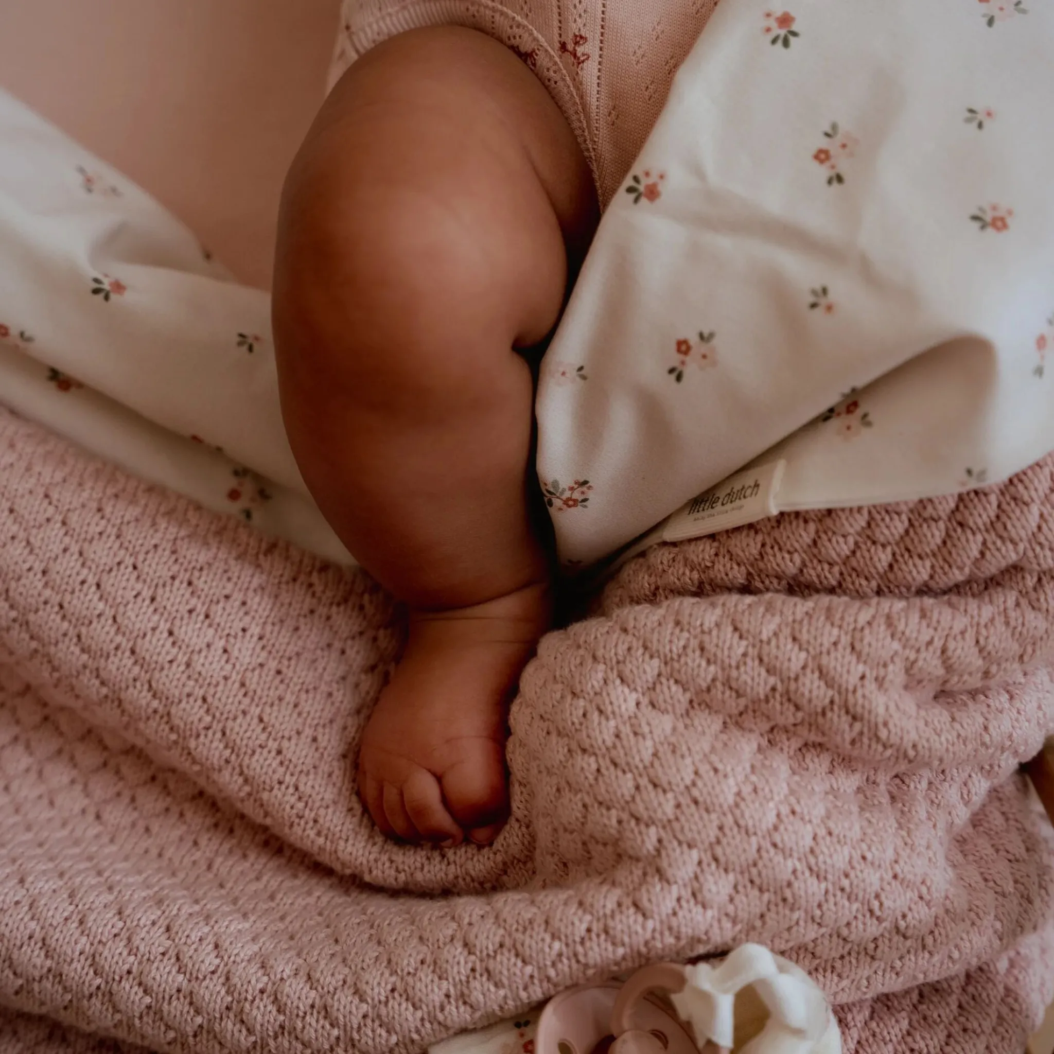 Little Dutch Knitted cradle blanket - Pink - Essentials Online