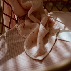 Little Dutch Knitted cradle blanket - Pink - Essentials Online