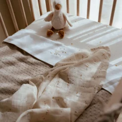 Little Dutch Knitted crib blanket – Beige – Essentials Outlet