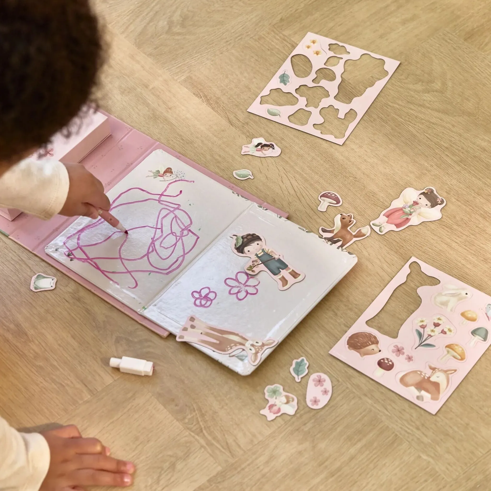 Little Dutch Magnetic activity book - Rosa Clearance