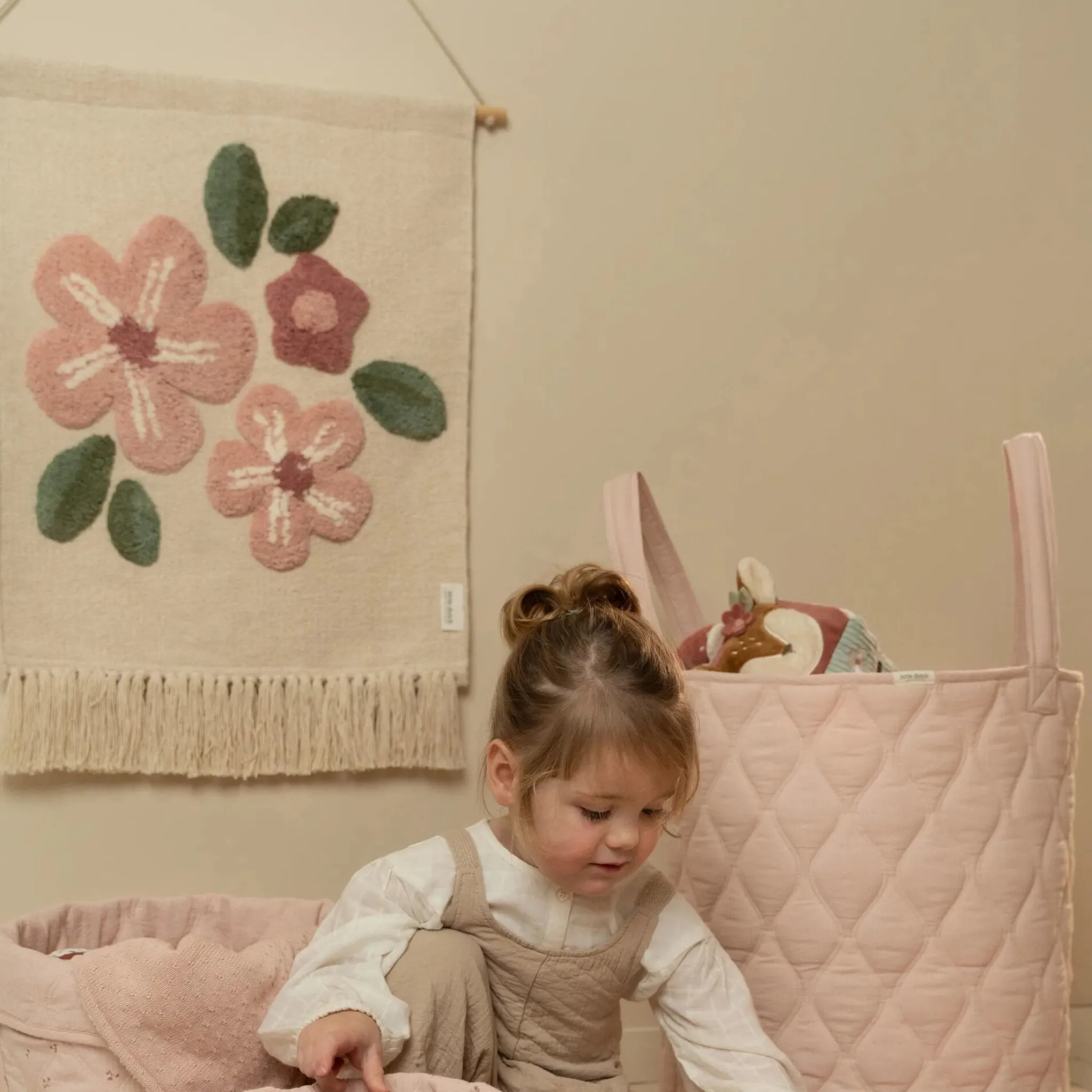 Little Dutch Wall tapestry flower - White - Fairy Garden Clearance