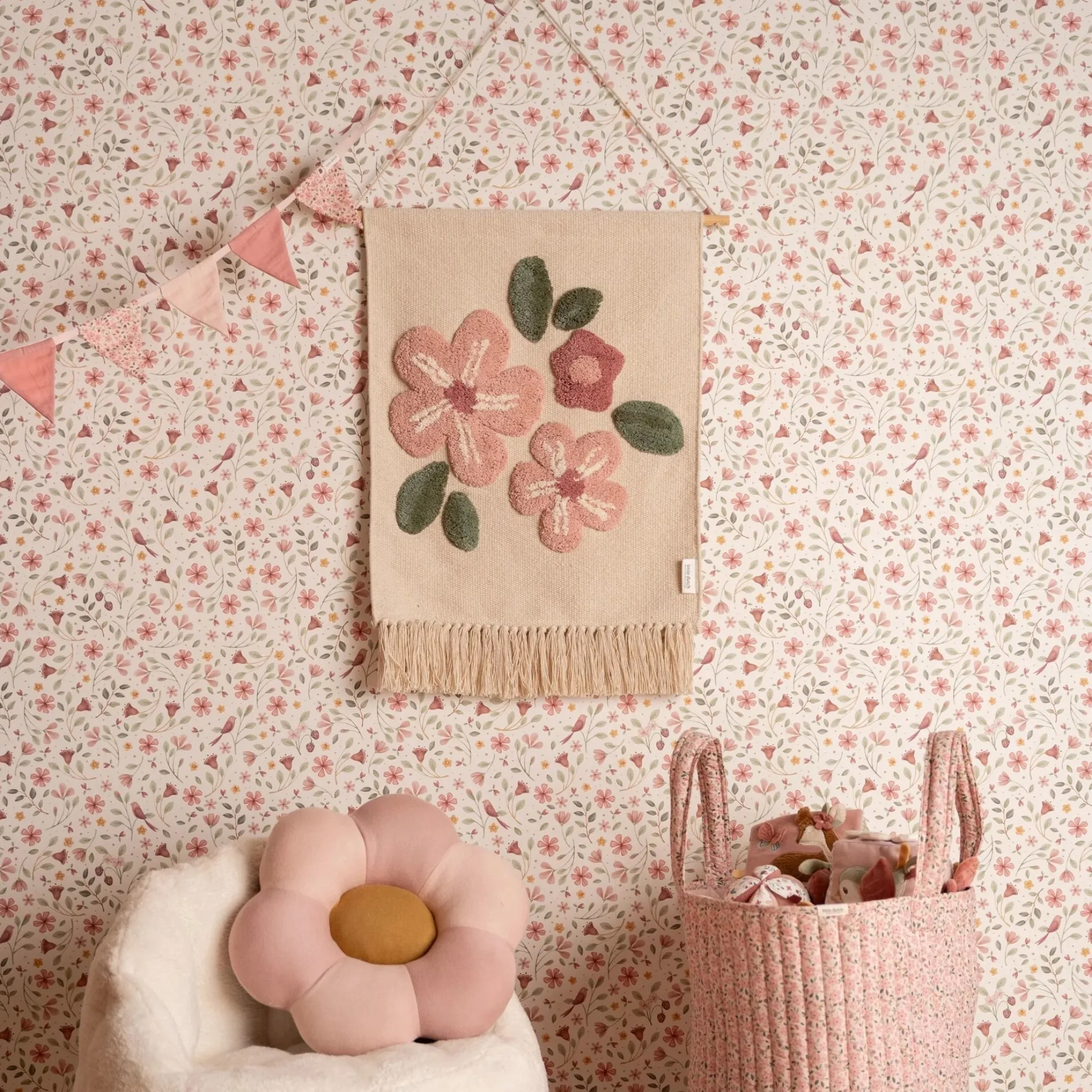 Little Dutch Wall tapestry flower - White - Fairy Garden Clearance