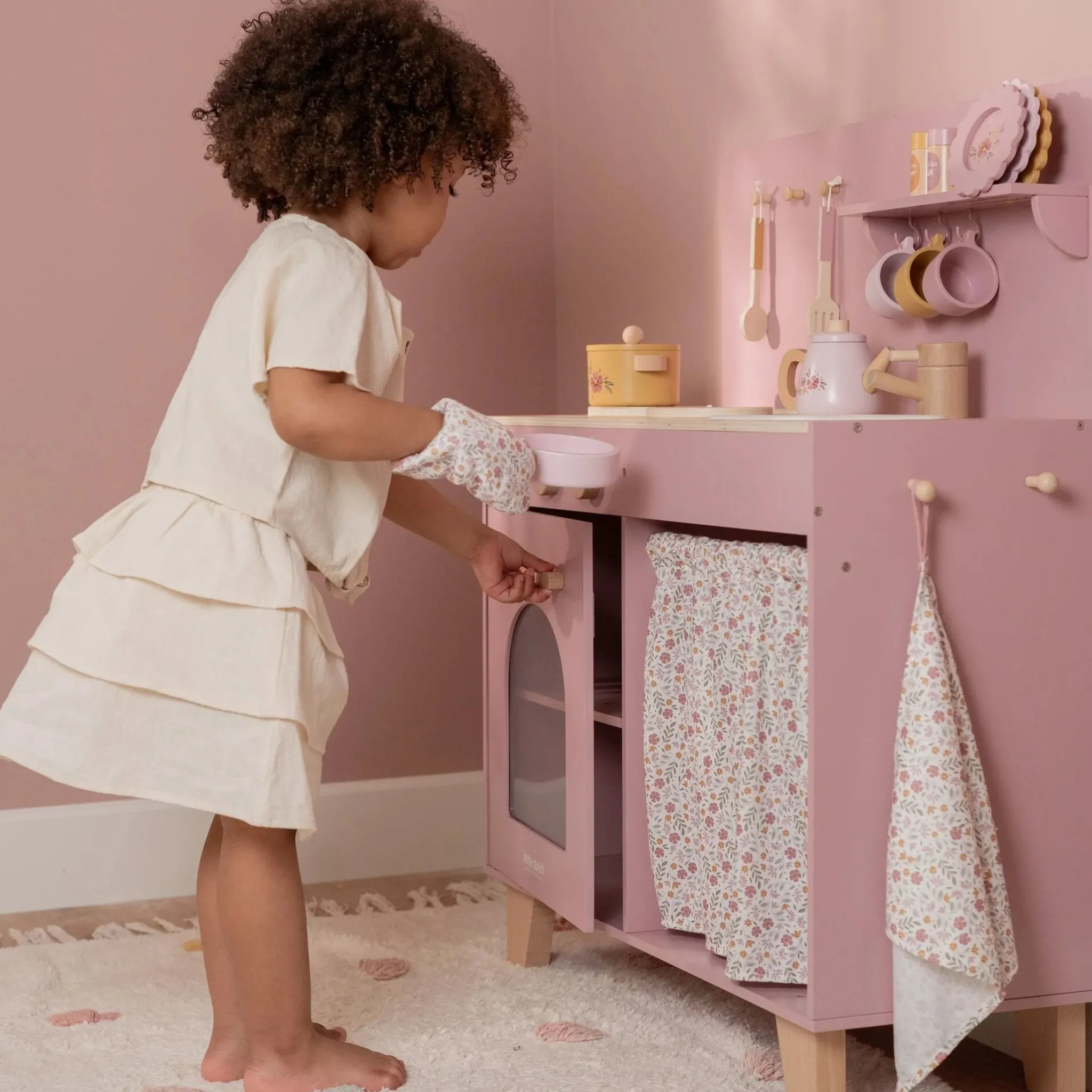 Little Dutch Wooden play kitchen - Pink - Essentials Hot